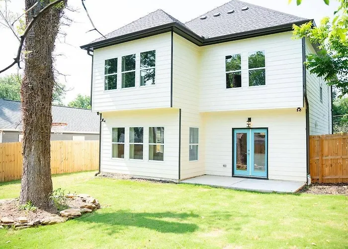 Brand New: Urban Oasis 5 Min From Mercedes Benz