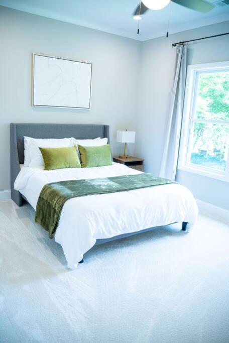 Brand New: Urban Oasis 5 Min From Mercedes Benz